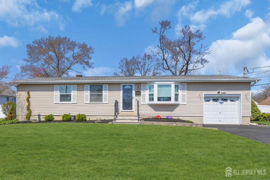 71 Pine Street, Spotswood, NJ 08884