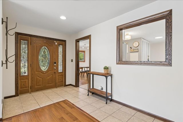 453 Elder Lane, Glenview, IL 60025
