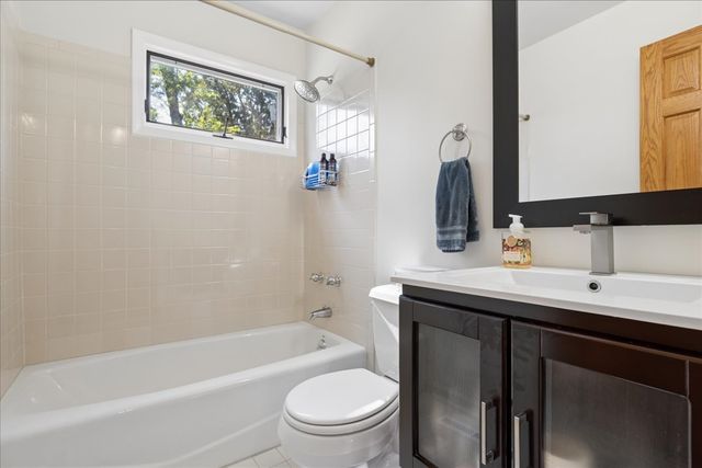 453 Elder Lane, Glenview, IL 60025
