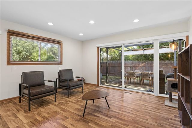 453 Elder Lane, Glenview, IL 60025