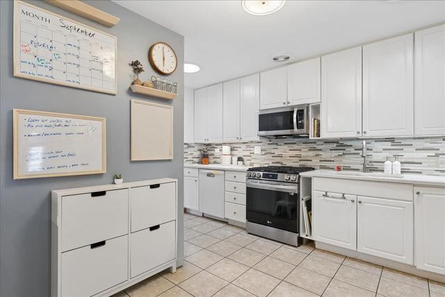 453 Elder Lane, Glenview, IL 60025