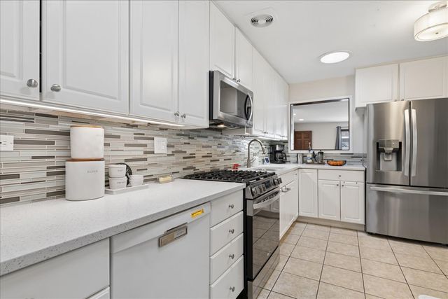 453 Elder Lane, Glenview, IL 60025
