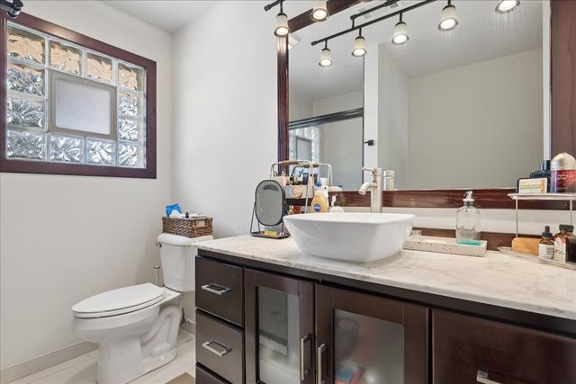 453 Elder Lane, Glenview, IL 60025