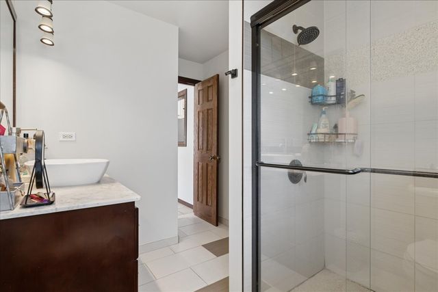 453 Elder Lane, Glenview, IL 60025
