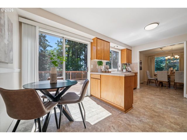 6642 OAKRIDGE Dr, Gladstone, OR 97027