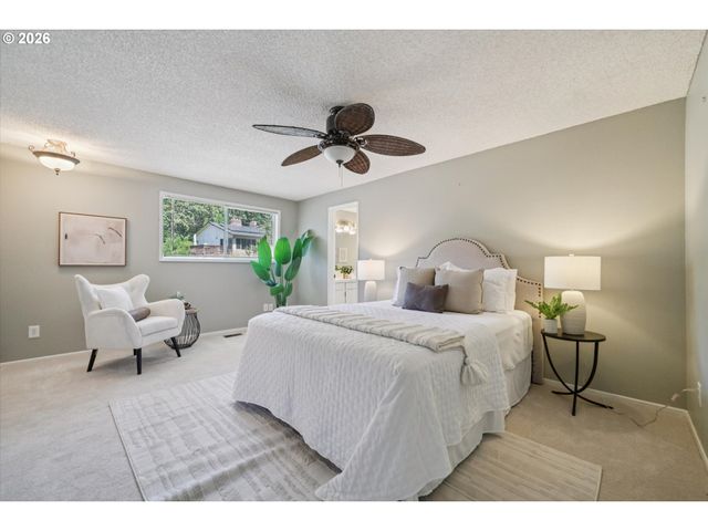 6642 OAKRIDGE Dr, Gladstone, OR 97027