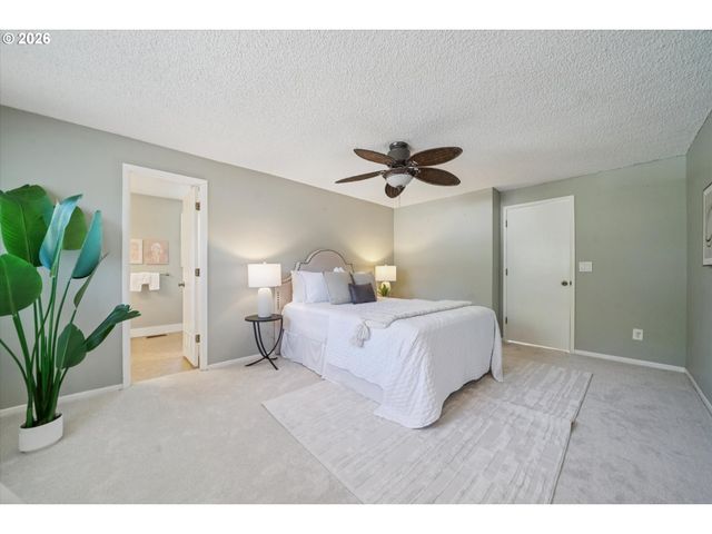 6642 OAKRIDGE Dr, Gladstone, OR 97027