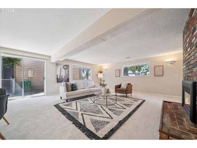 6642 OAKRIDGE Dr, Gladstone, OR 97027