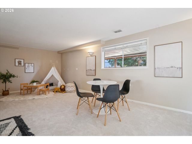 6642 OAKRIDGE Dr, Gladstone, OR 97027
