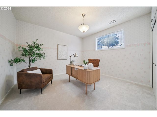 6642 OAKRIDGE Dr, Gladstone, OR 97027