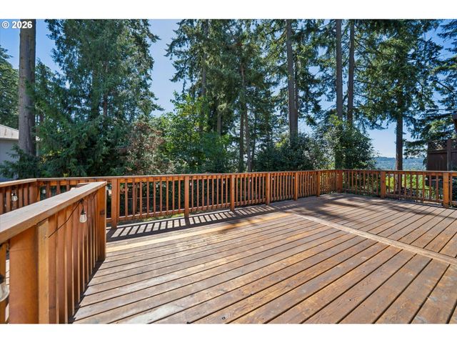 6642 OAKRIDGE Dr, Gladstone, OR 97027