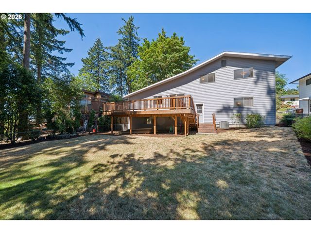6642 OAKRIDGE Dr, Gladstone, OR 97027