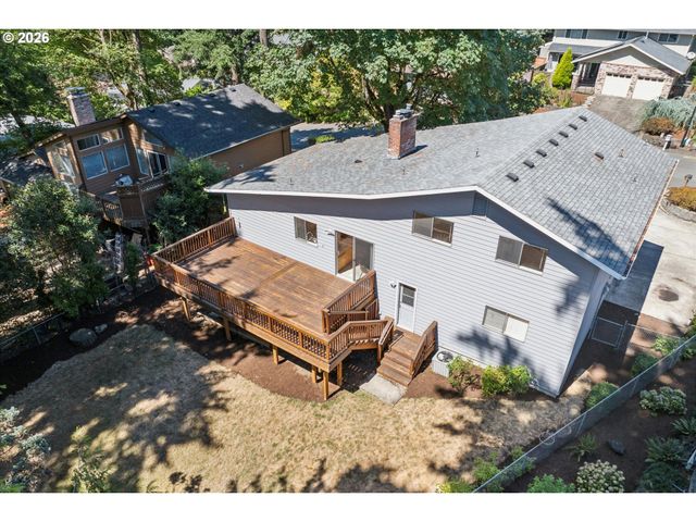 6642 OAKRIDGE Dr, Gladstone, OR 97027