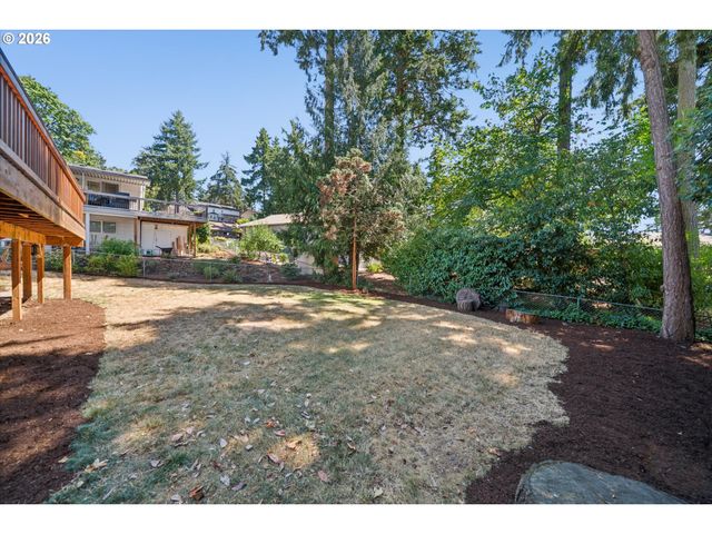 6642 OAKRIDGE Dr, Gladstone, OR 97027