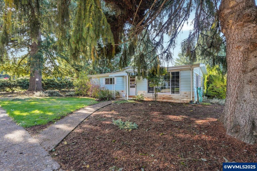 Image 1 of property listing at 6855 20th Av, Salem, OR 97306