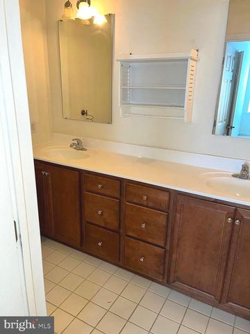 4461 RIVERVIEW LN, Philadelphia, PA 19129