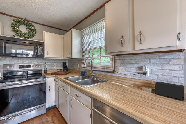307 Sawyer Circle, Bluff City, TN 37618