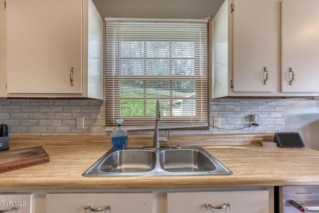 307 Sawyer Circle, Bluff City, TN 37618