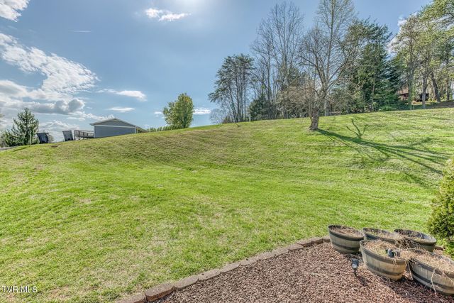 307 Sawyer Circle, Bluff City, TN 37618