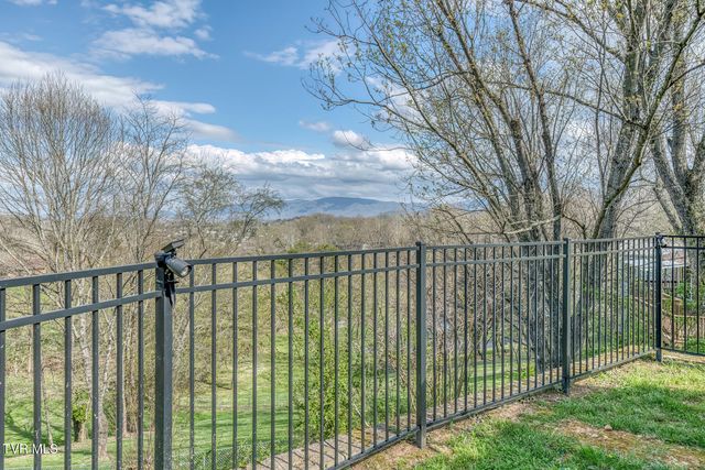307 Sawyer Circle, Bluff City, TN 37618