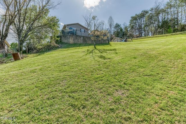 307 Sawyer Circle, Bluff City, TN 37618