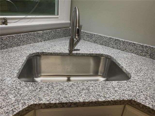 13 Murray AVE, Hampton, VA 23666