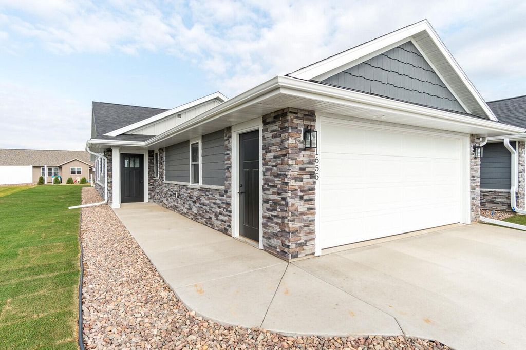 1635 Red Clover STREET, Holmen, WI 54636