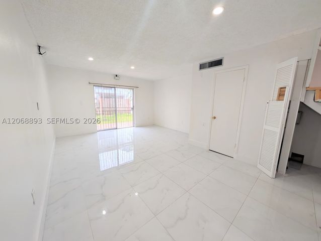 21 SW 109th Ave B5, Sweetwater, FL 33174