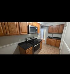 77 Green St 11, Lynn, MA 01902