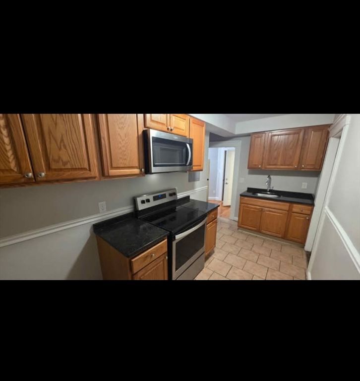 77 Green St 11, Lynn, MA 01902