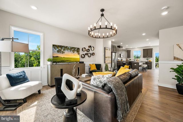 33 E FRONT ST, Bridgeport, PA 19405