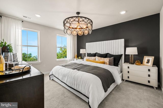 33 E FRONT ST, Bridgeport, PA 19405