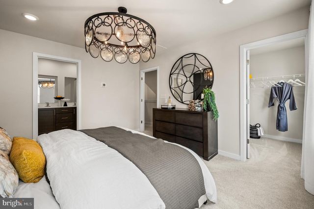 33 E FRONT ST, Bridgeport, PA 19405