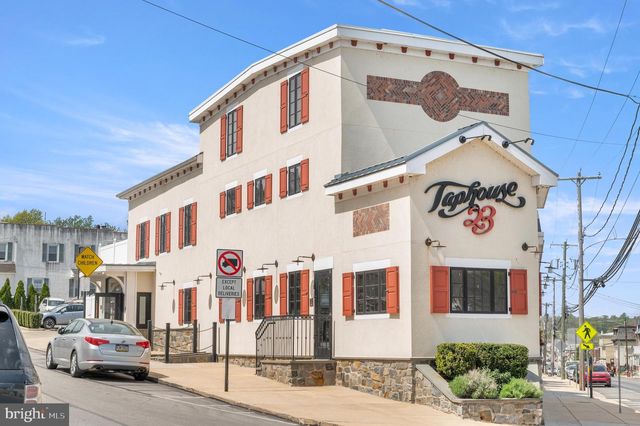 33 E FRONT ST, Bridgeport, PA 19405