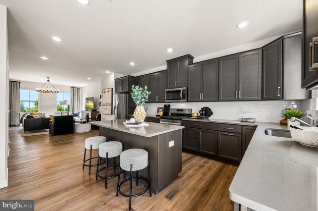 33 E FRONT ST, Bridgeport, PA 19405