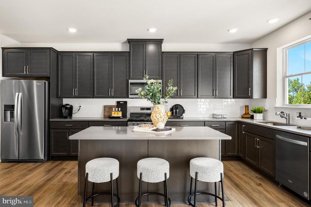 33 E FRONT ST, Bridgeport, PA 19405