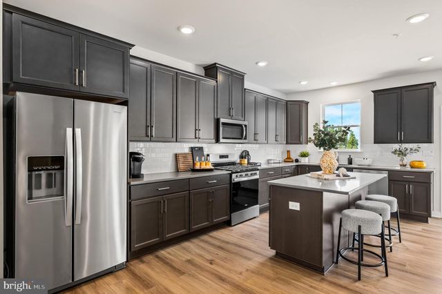 33 E FRONT ST, Bridgeport, PA 19405