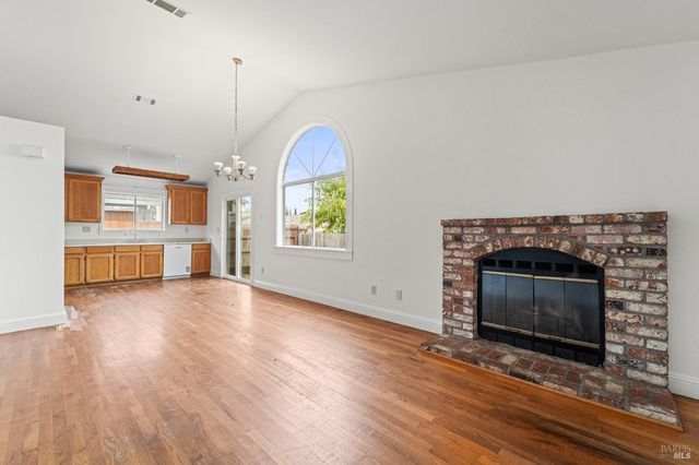 1120 Camellia Ln, Suisun City, CA 94585