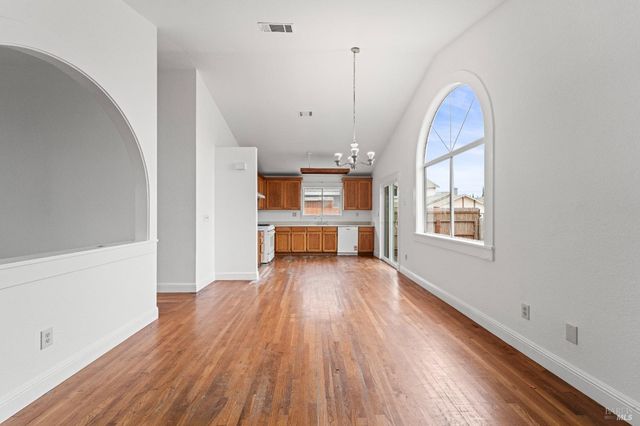 1120 Camellia Ln, Suisun City, CA 94585