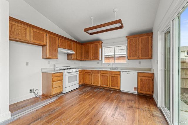 1120 Camellia Ln, Suisun City, CA 94585