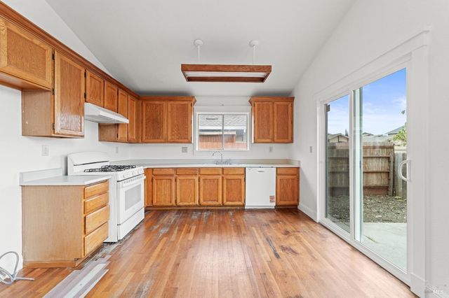 1120 Camellia Ln, Suisun City, CA 94585