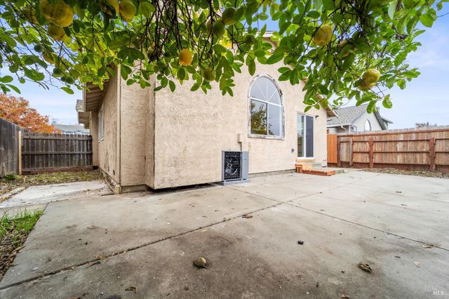 1120 Camellia Ln, Suisun City, CA 94585