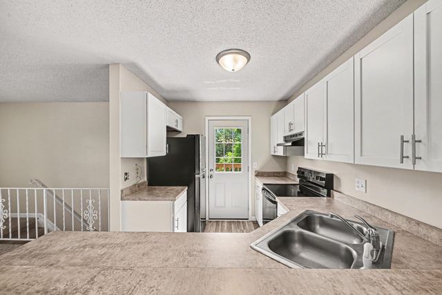 6123 78th Avenue N, Brooklyn Park, MN 55443