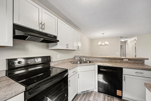 6123 78th Avenue N, Brooklyn Park, MN 55443
