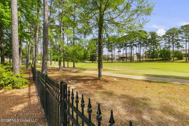 110 Willow Crest Circle, Brandon, MS 39047