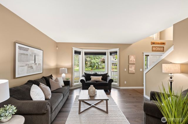 2111 215th Avenue E, Lake Tapps, WA 98391