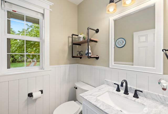 2111 215th Avenue E, Lake Tapps, WA 98391