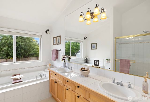 2111 215th Avenue E, Lake Tapps, WA 98391