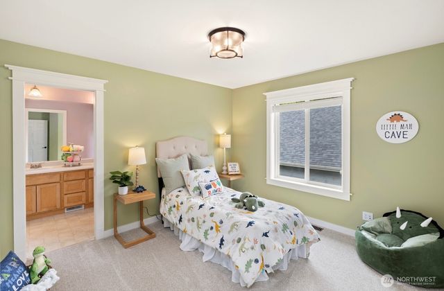 2111 215th Avenue E, Lake Tapps, WA 98391
