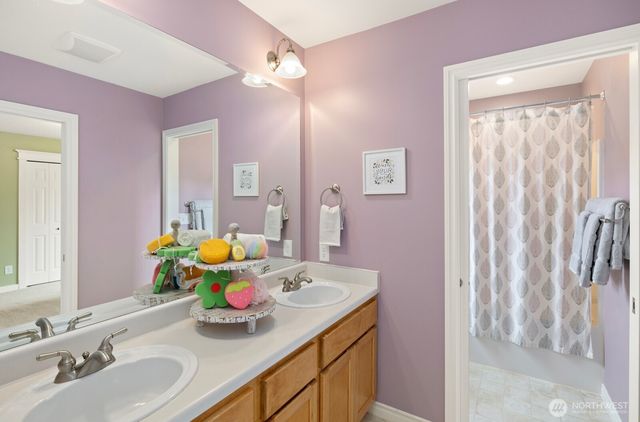 2111 215th Avenue E, Lake Tapps, WA 98391